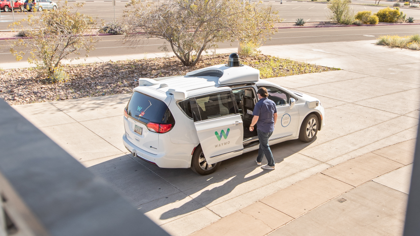 Waymo Robotaksi Hizmetini Protestolar Öncesi Sınırlıyor